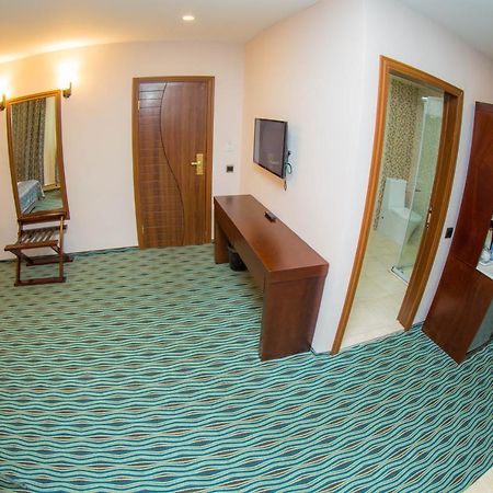 Ruma Port Hotel Bakoe Buitenkant foto