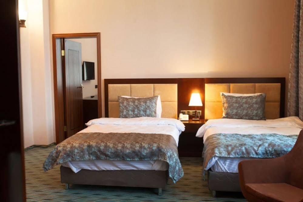 Ruma Port Hotel Bakoe Buitenkant foto
