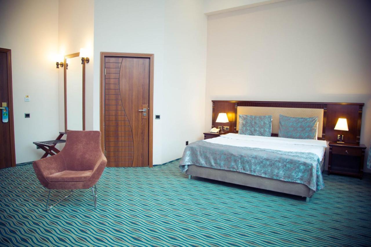 Ruma Port Hotel Bakoe Buitenkant foto